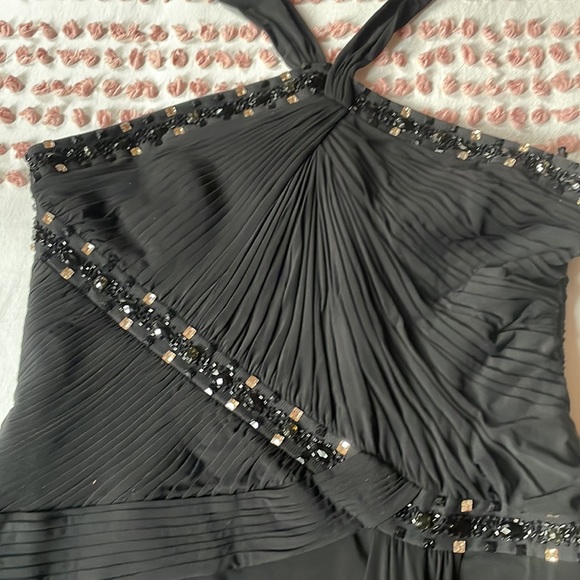 Elegant black BCBG MAXAZRIA full-length formal gown. Size 10 - Picture 5 of 10